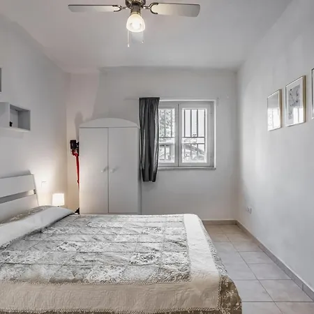 Апартаменты Modern With Wifi! *